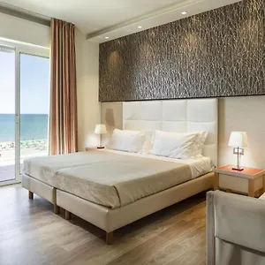 Kursaal - Fronte Mare Con Piscina Otel Riccione